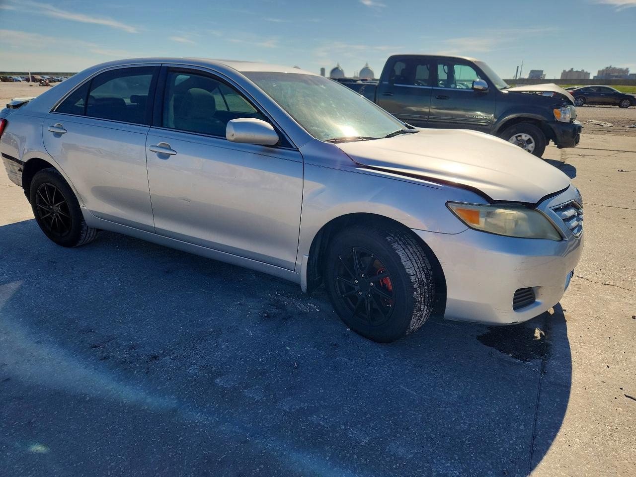 2010 TOYOTA CAMRY photo 13