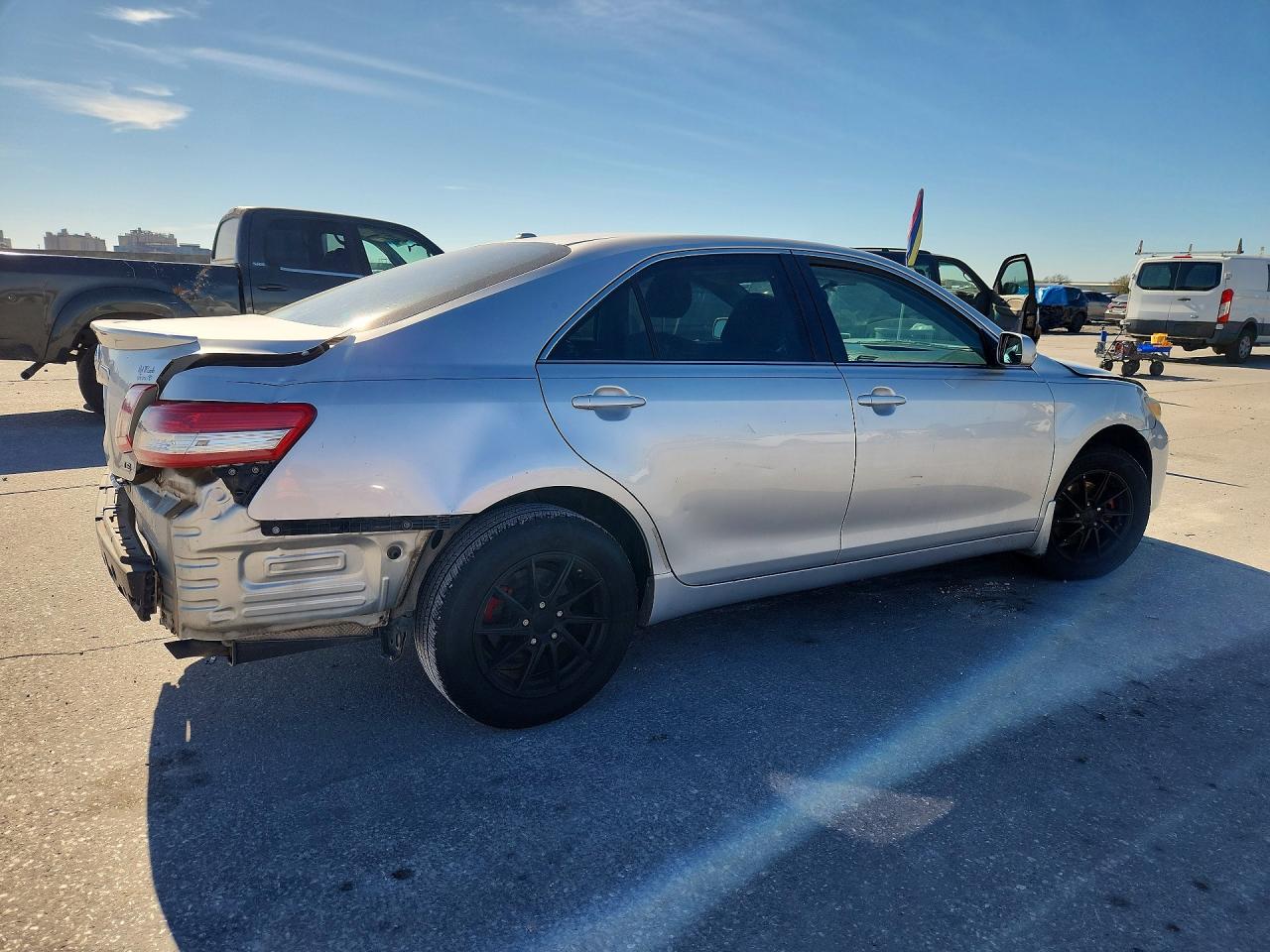 2010 TOYOTA CAMRY photo 9
