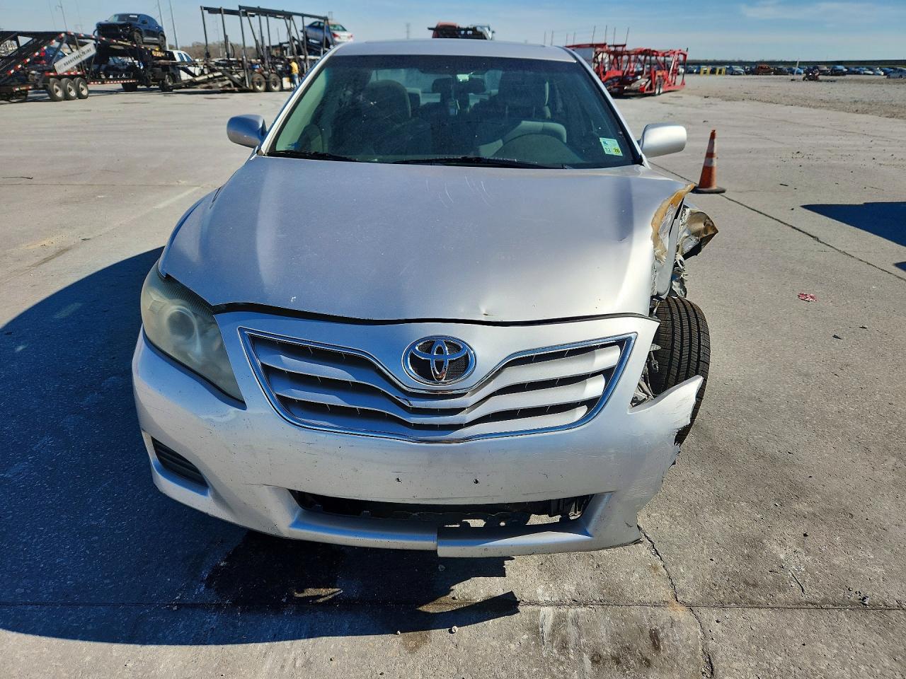 2010 TOYOTA CAMRY photo 17