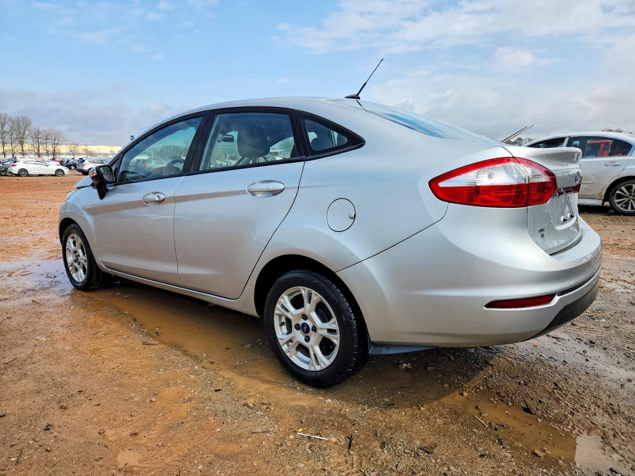 2016 FORD FIESTA SE photo 2