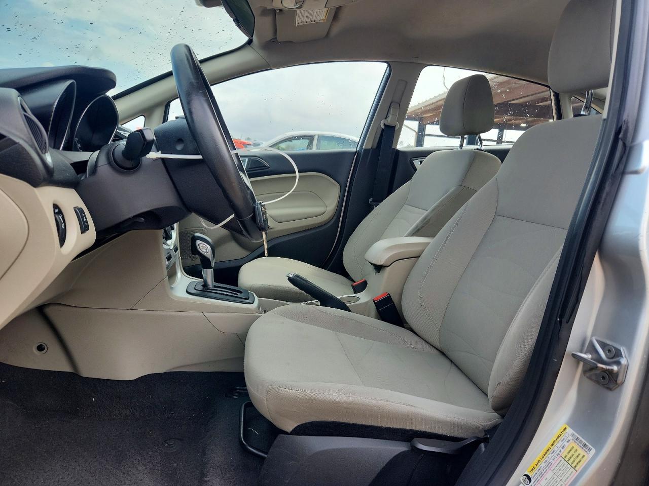 2016 FORD FIESTA SE photo 7