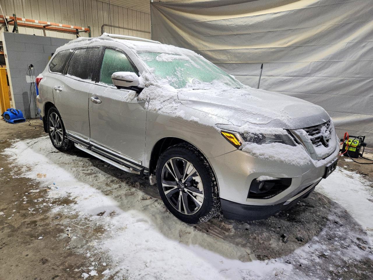 2017 NISSAN PATHFINDER PLATINUM photo 4