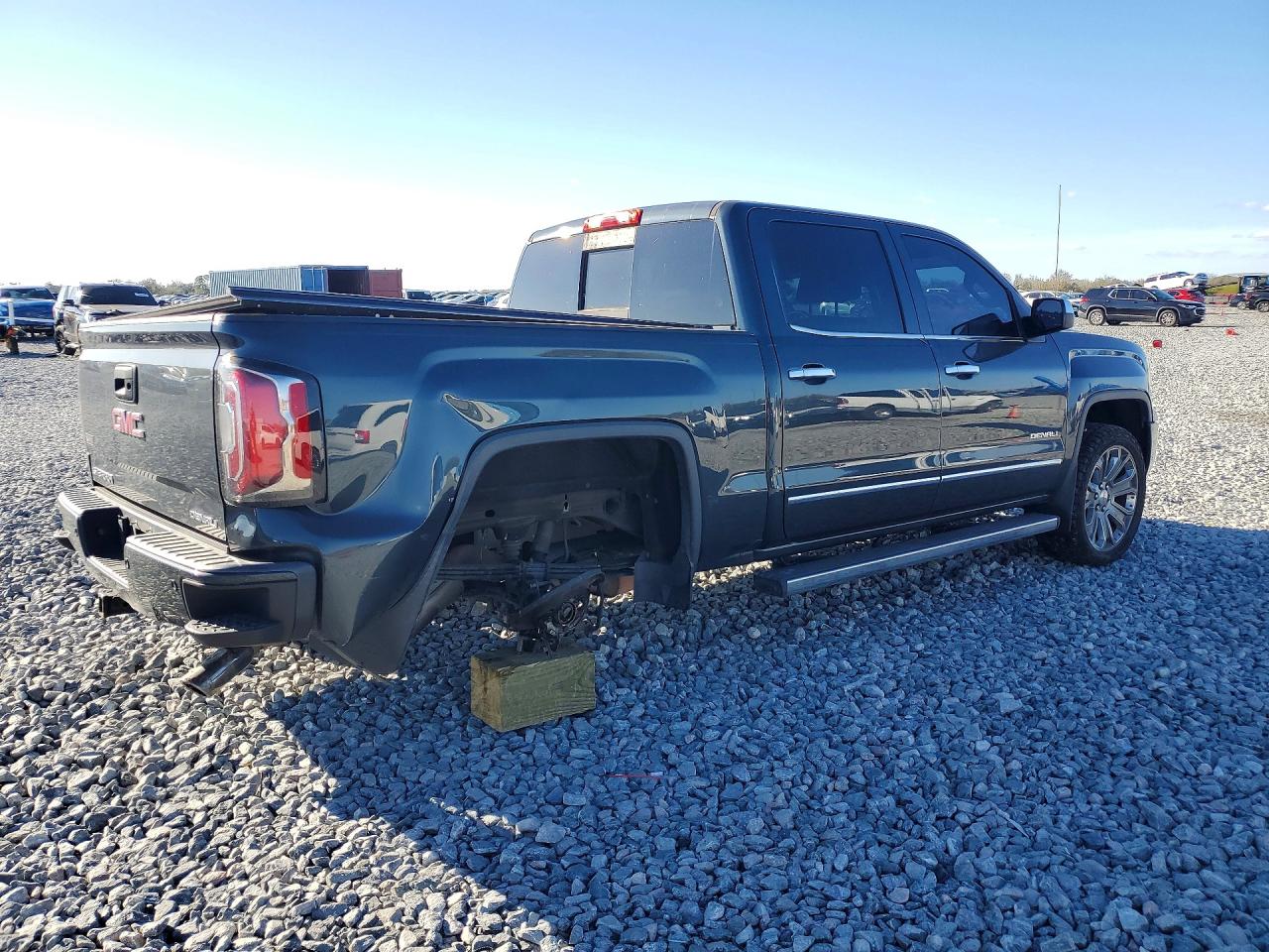 2017 GMC SIERRA K1500 DENALI photo 3
