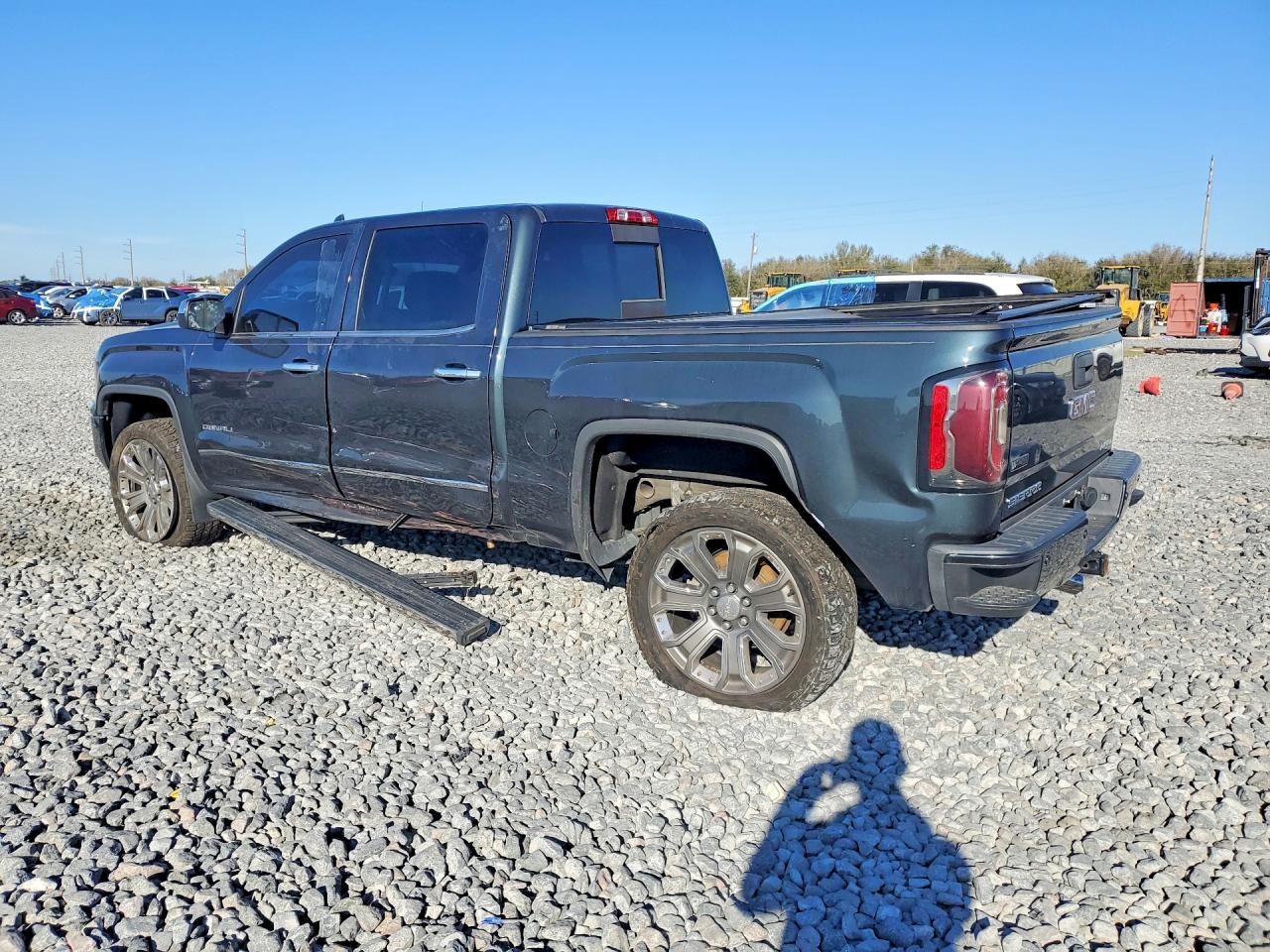 2017 GMC SIERRA K1500 DENALI photo 2