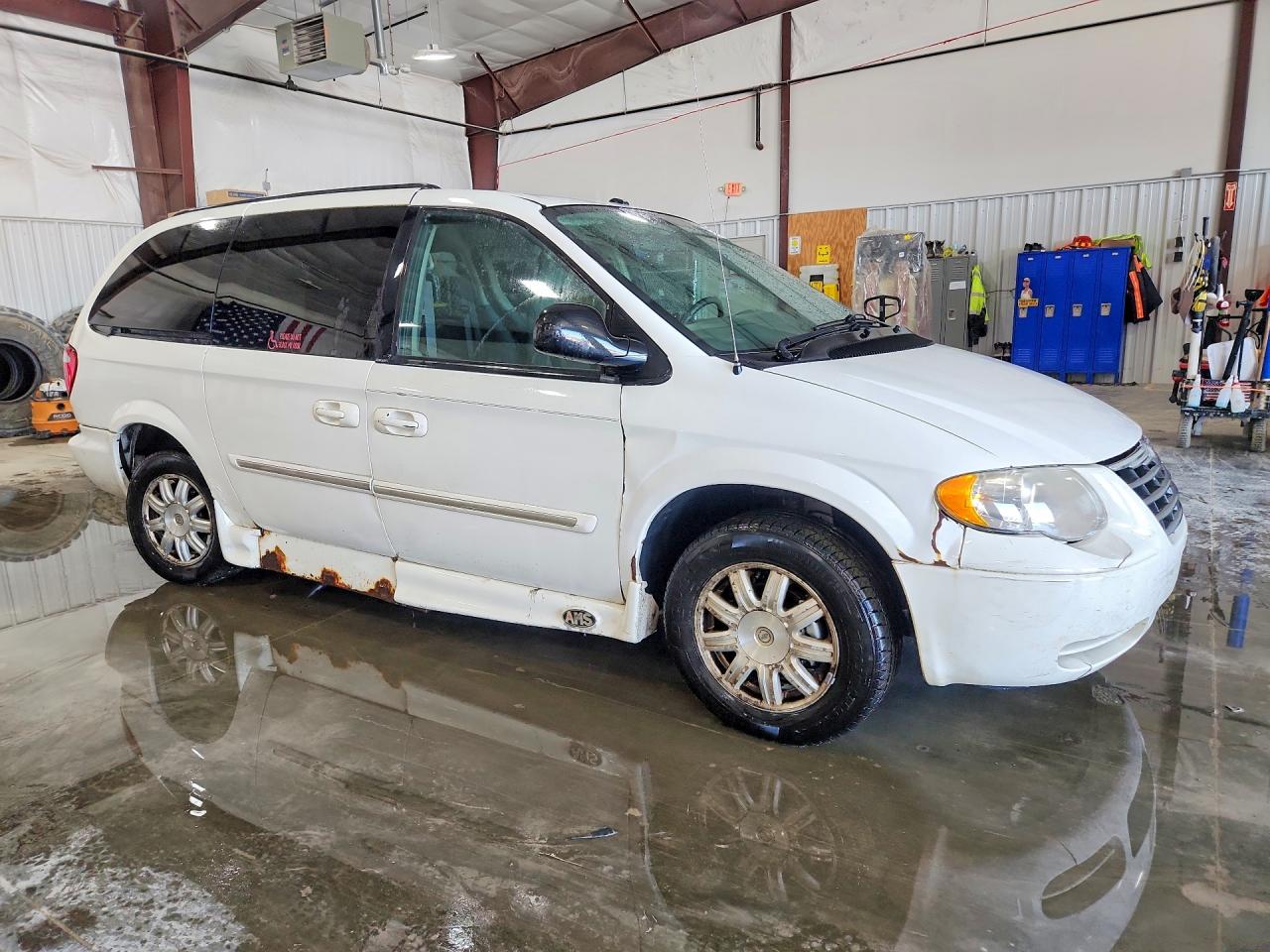 2006 CHRYSLER TOWN & COUNTRY TOURING photo 4