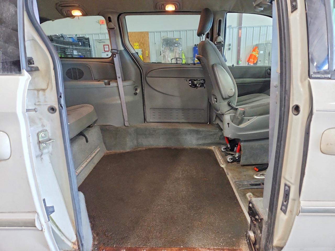 2006 CHRYSLER TOWN & COUNTRY TOURING photo 11