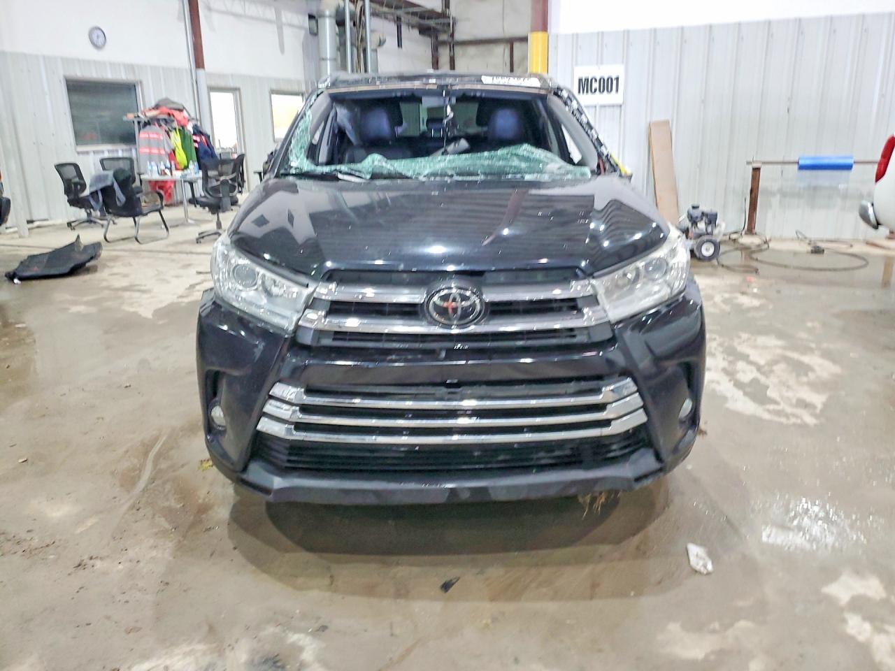 2019 TOYOTA HIGHLANDER XLE photo 9