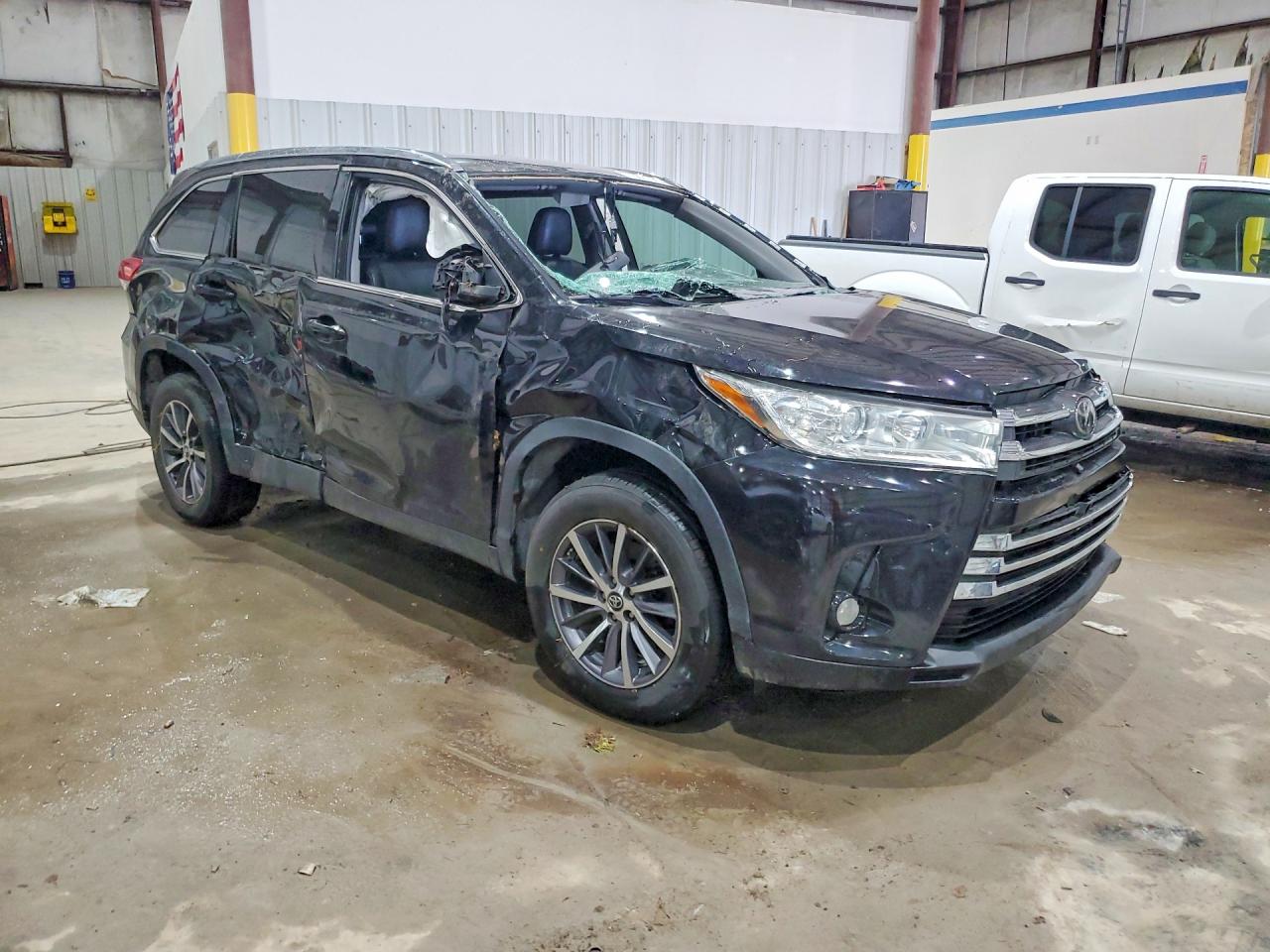 2019 TOYOTA HIGHLANDER XLE photo 7
