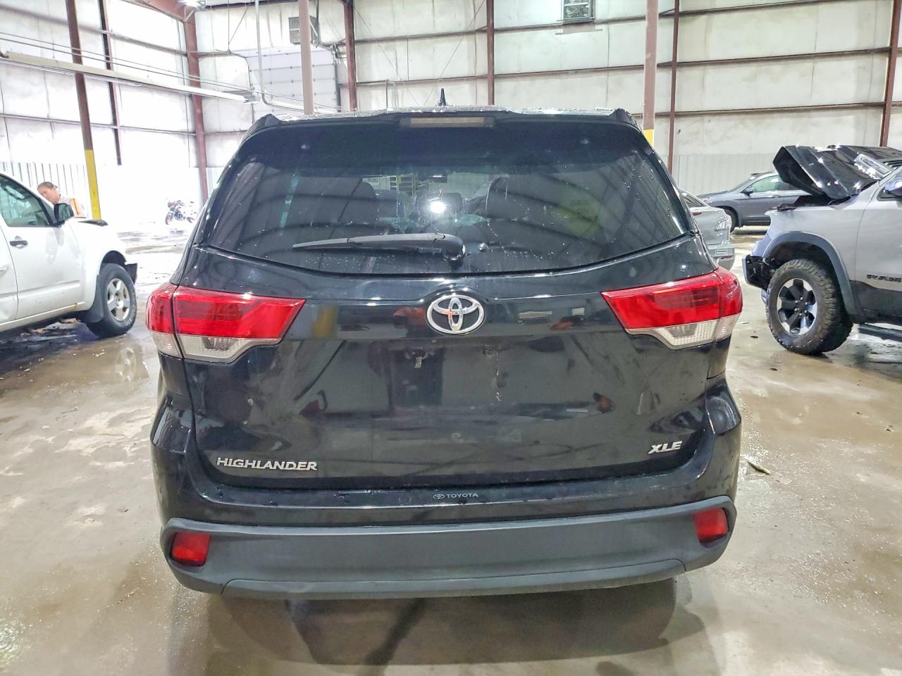2019 TOYOTA HIGHLANDER XLE photo 11