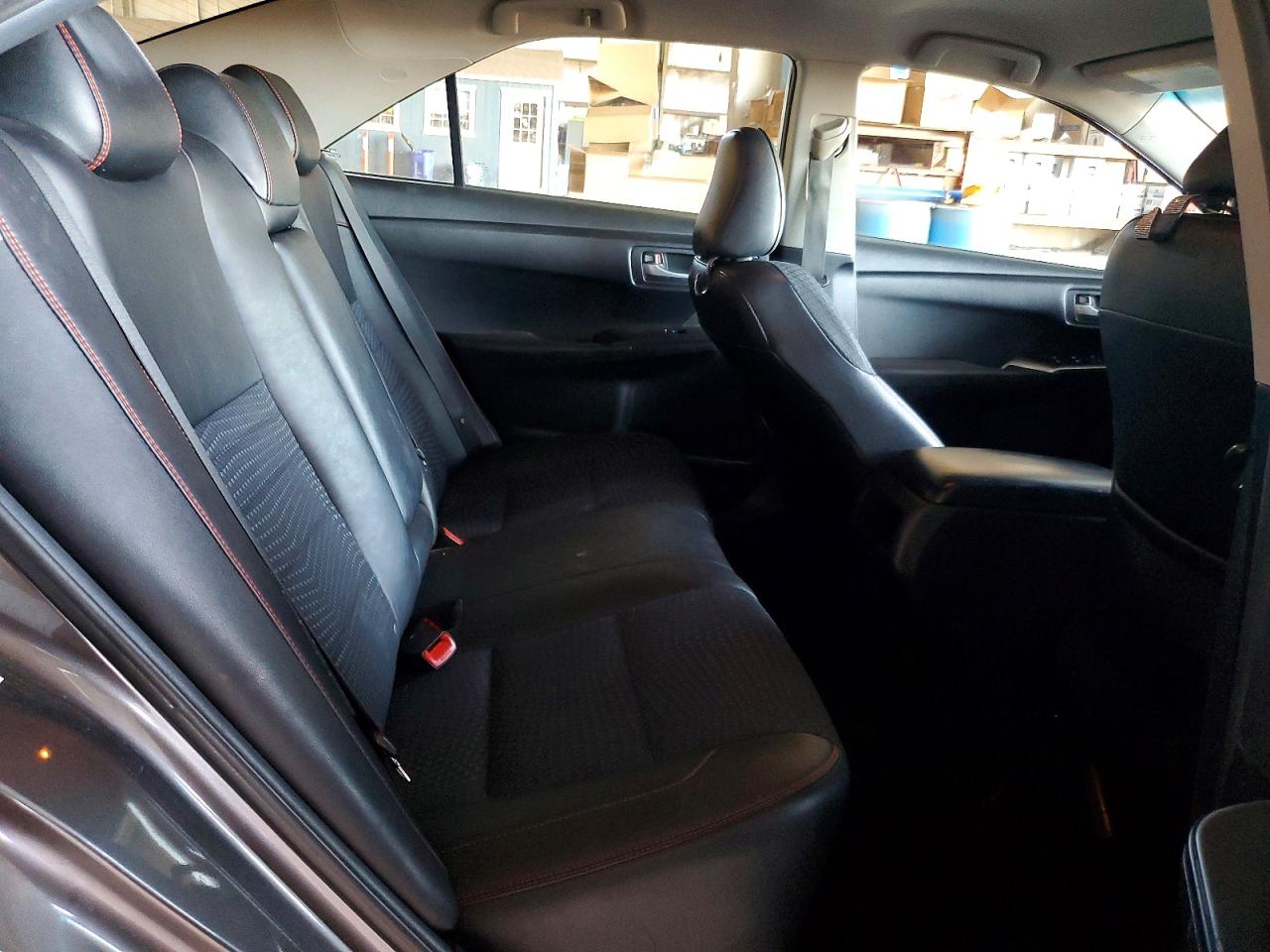 2015 TOYOTA CAMRY SE photo 19