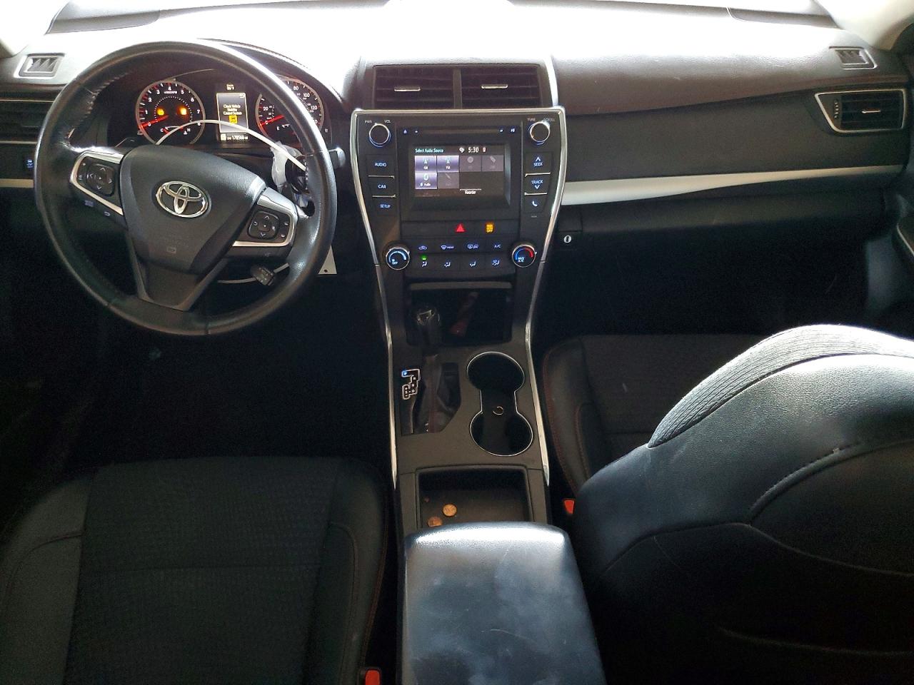 2015 TOYOTA CAMRY SE photo 15