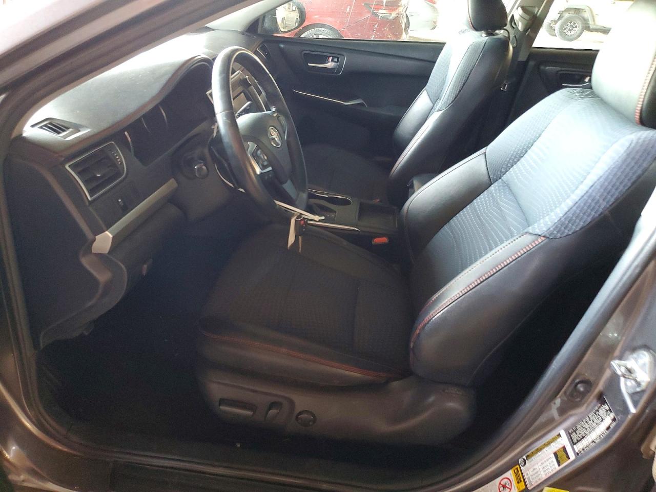 2015 TOYOTA CAMRY SE photo 13
