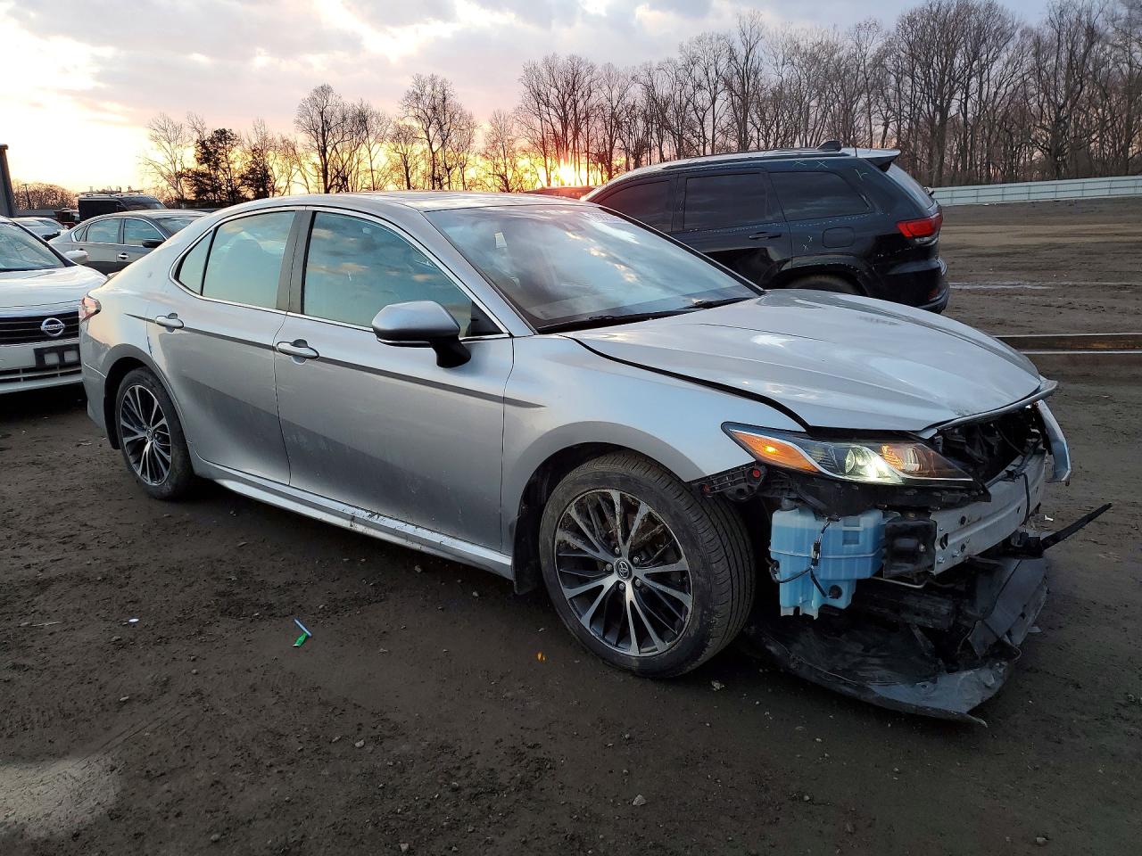 2019 TOYOTA CAMRY SE photo 10