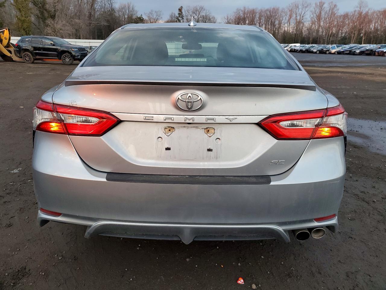 2019 TOYOTA CAMRY SE photo 16