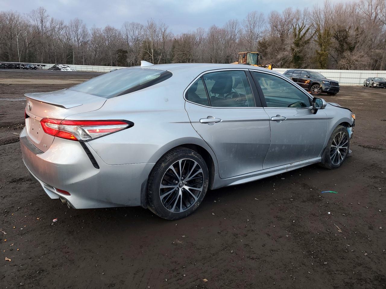 2019 TOYOTA CAMRY SE photo 7