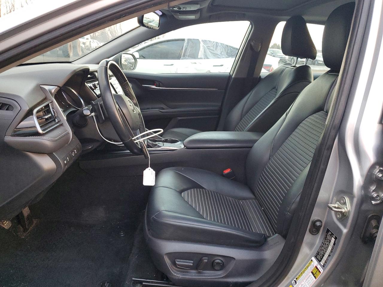 2019 TOYOTA CAMRY SE photo 19