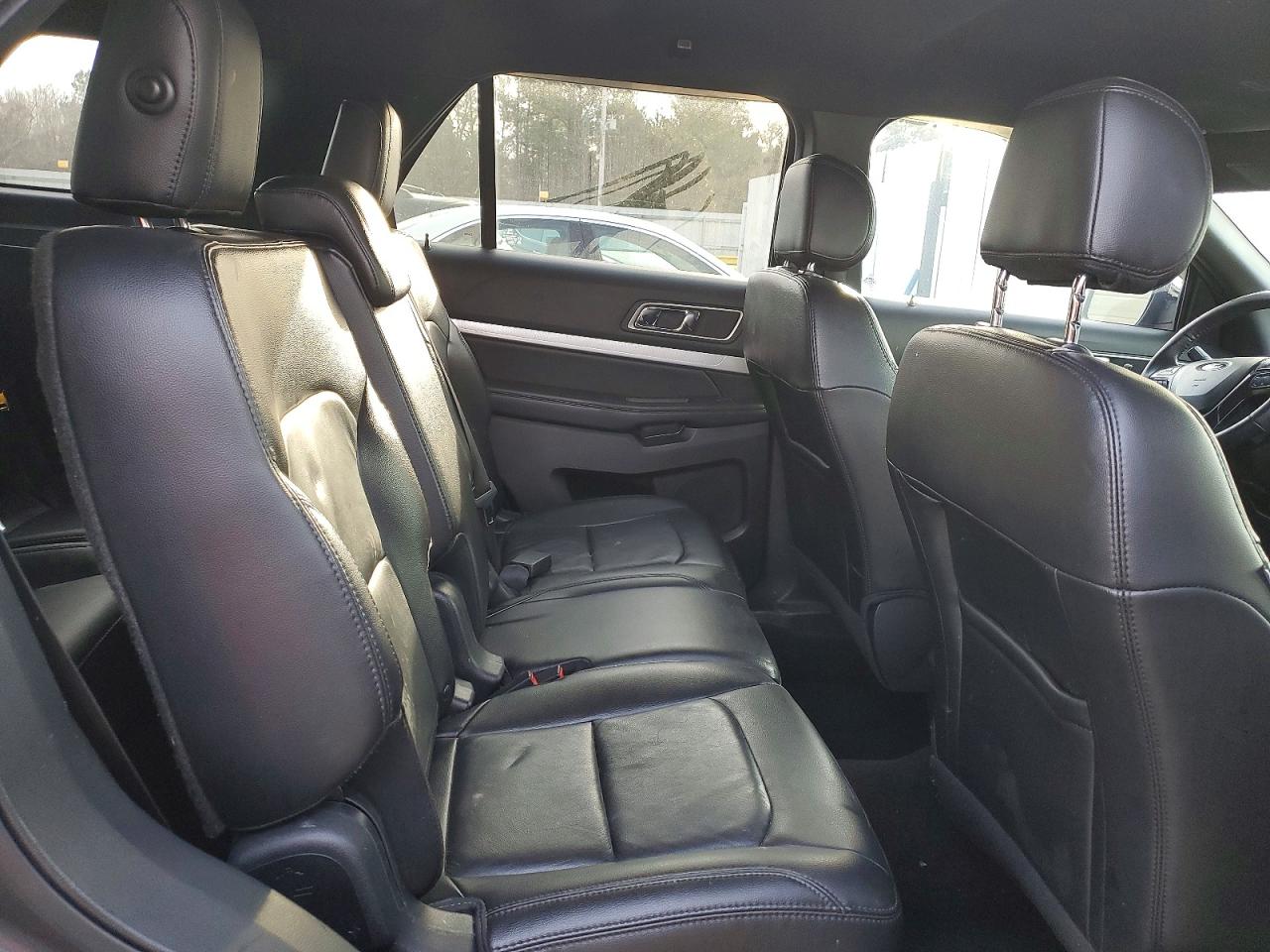 2017 FORD EXPLORER XLT photo 11
