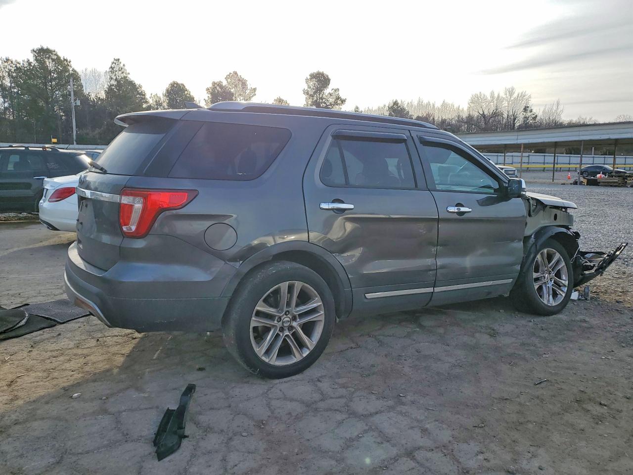 2017 FORD EXPLORER XLT photo 3