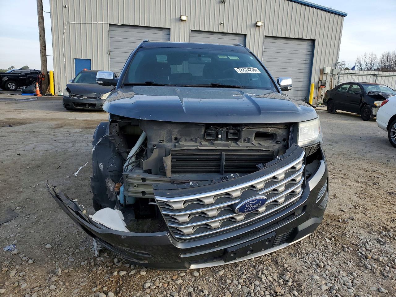 2017 FORD EXPLORER XLT photo 5