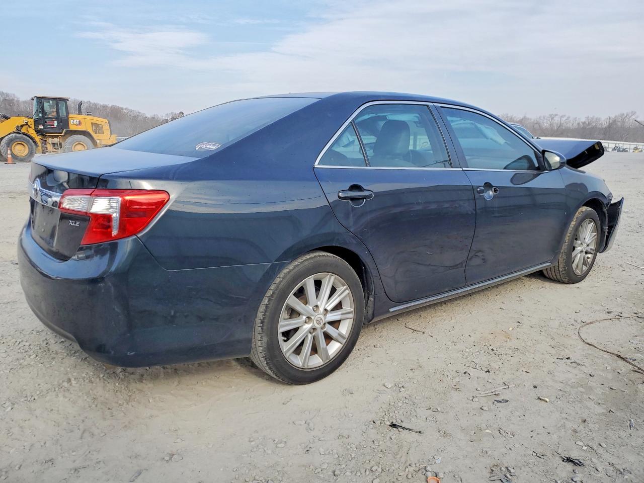 2012 TOYOTA CAMRY XLE photo 5