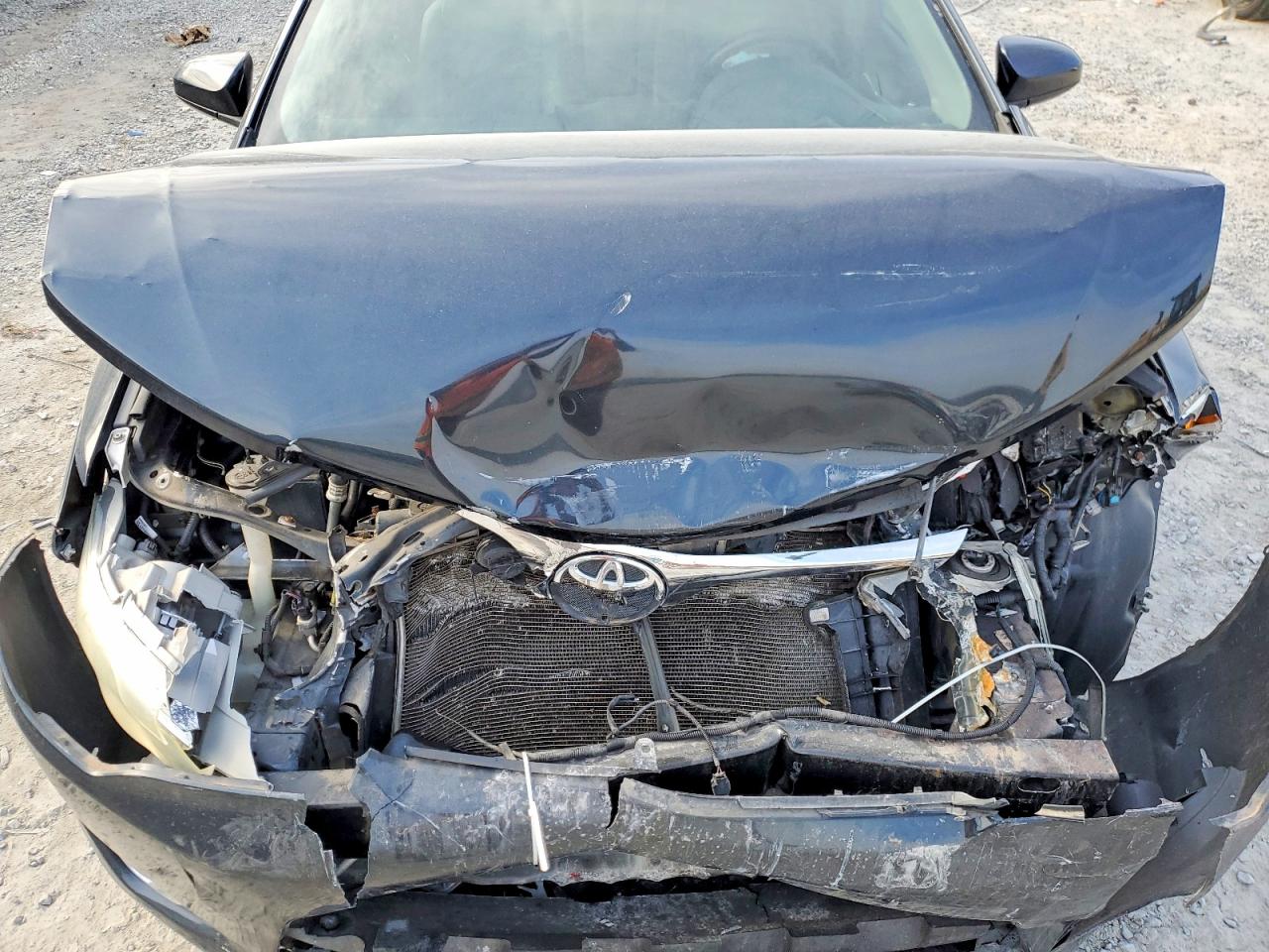 2012 TOYOTA CAMRY XLE photo 21
