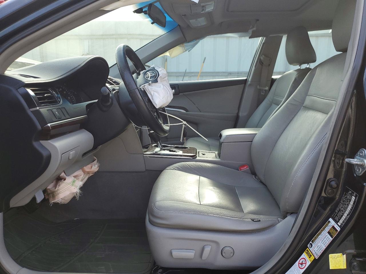 2012 TOYOTA CAMRY XLE photo 13