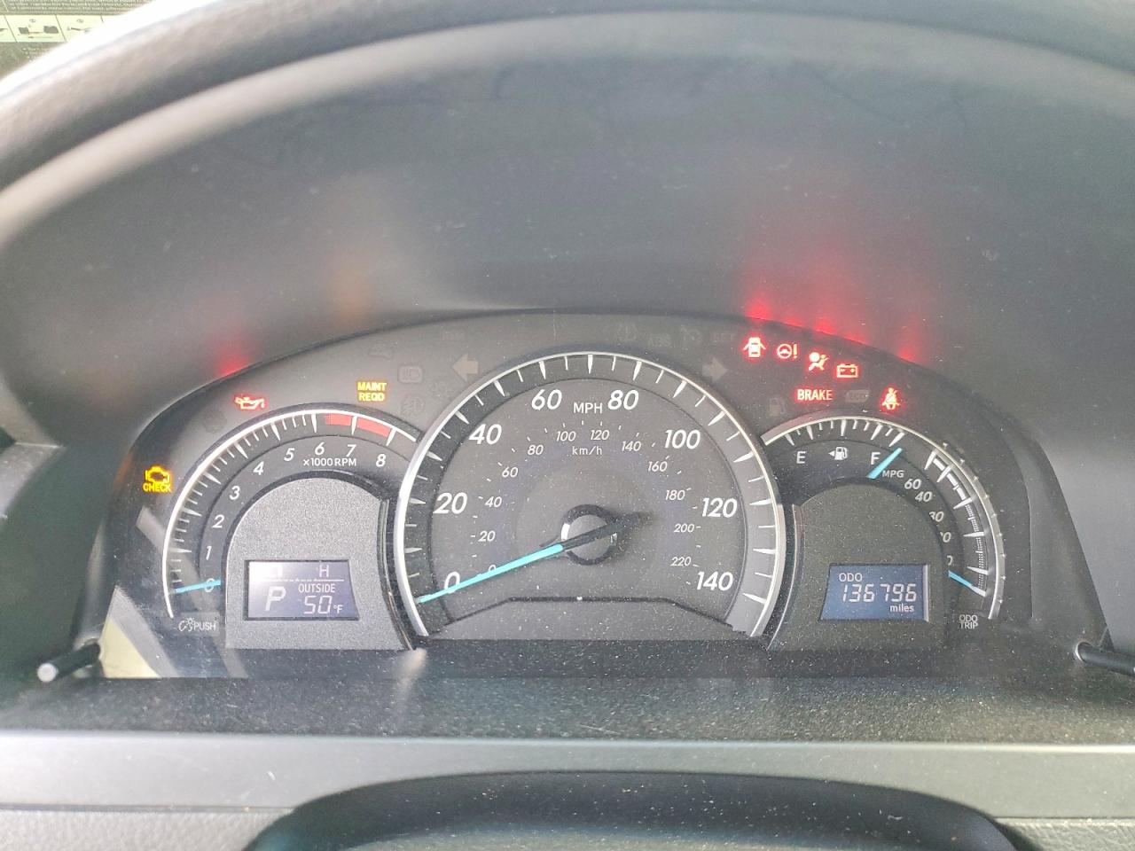 2012 TOYOTA CAMRY XLE photo 17
