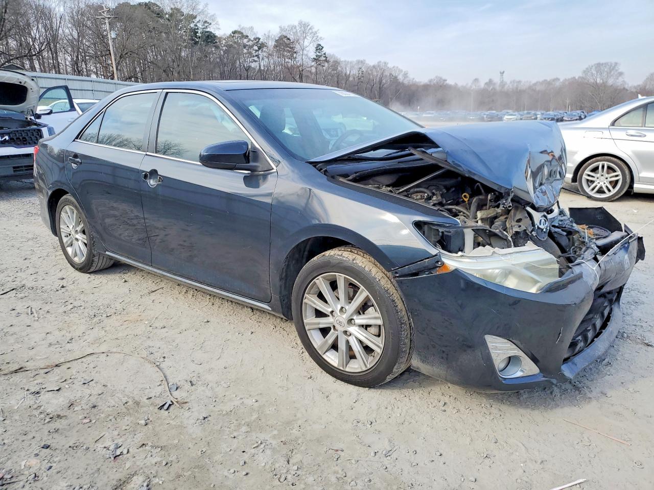 2012 TOYOTA CAMRY XLE photo 7