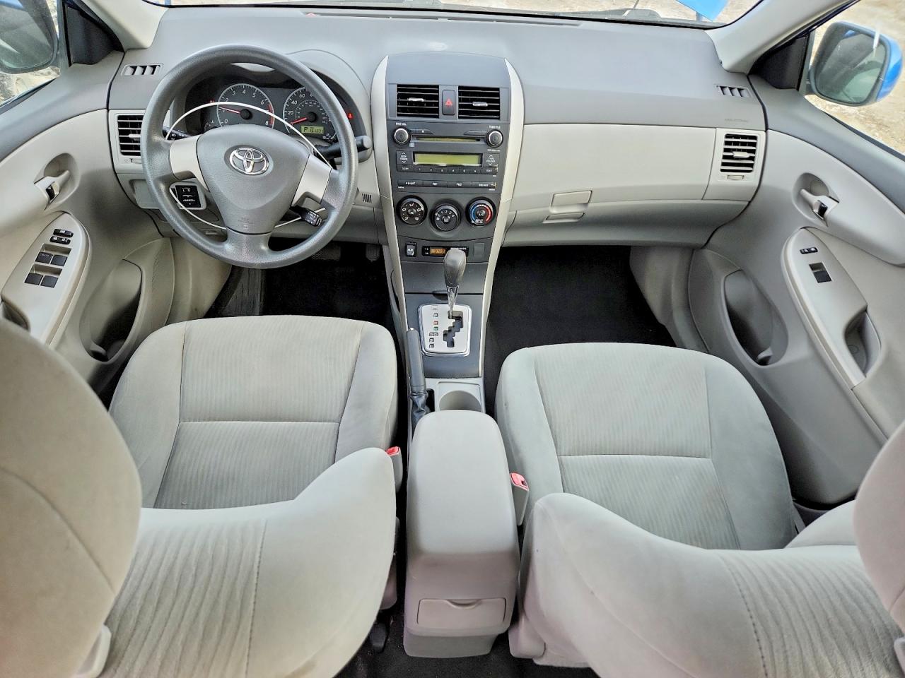 2010 TOYOTA COROLLA LE photo 8