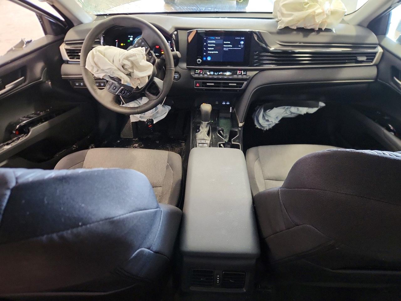 2025 TOYOTA CAMRY LE photo 8