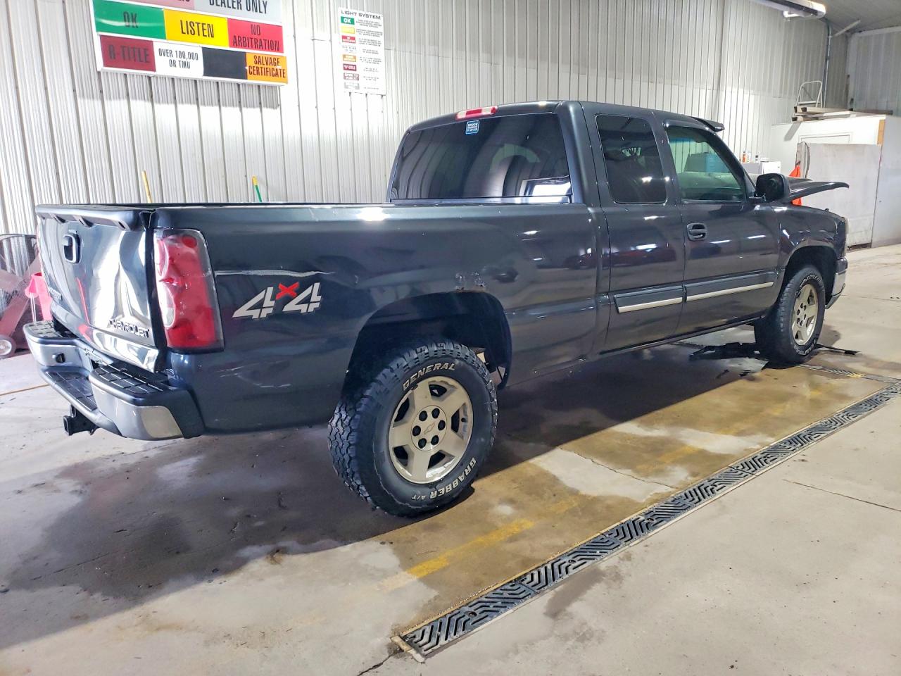 2005 CHEVROLET SILVERADO K1500 photo 3