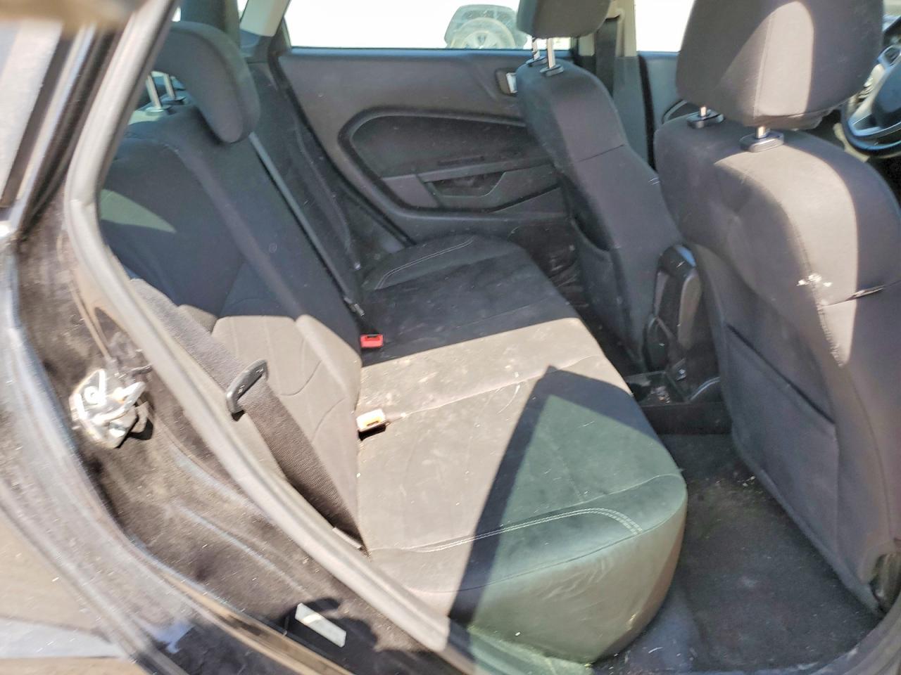 2015 FORD FIESTA SE photo 10