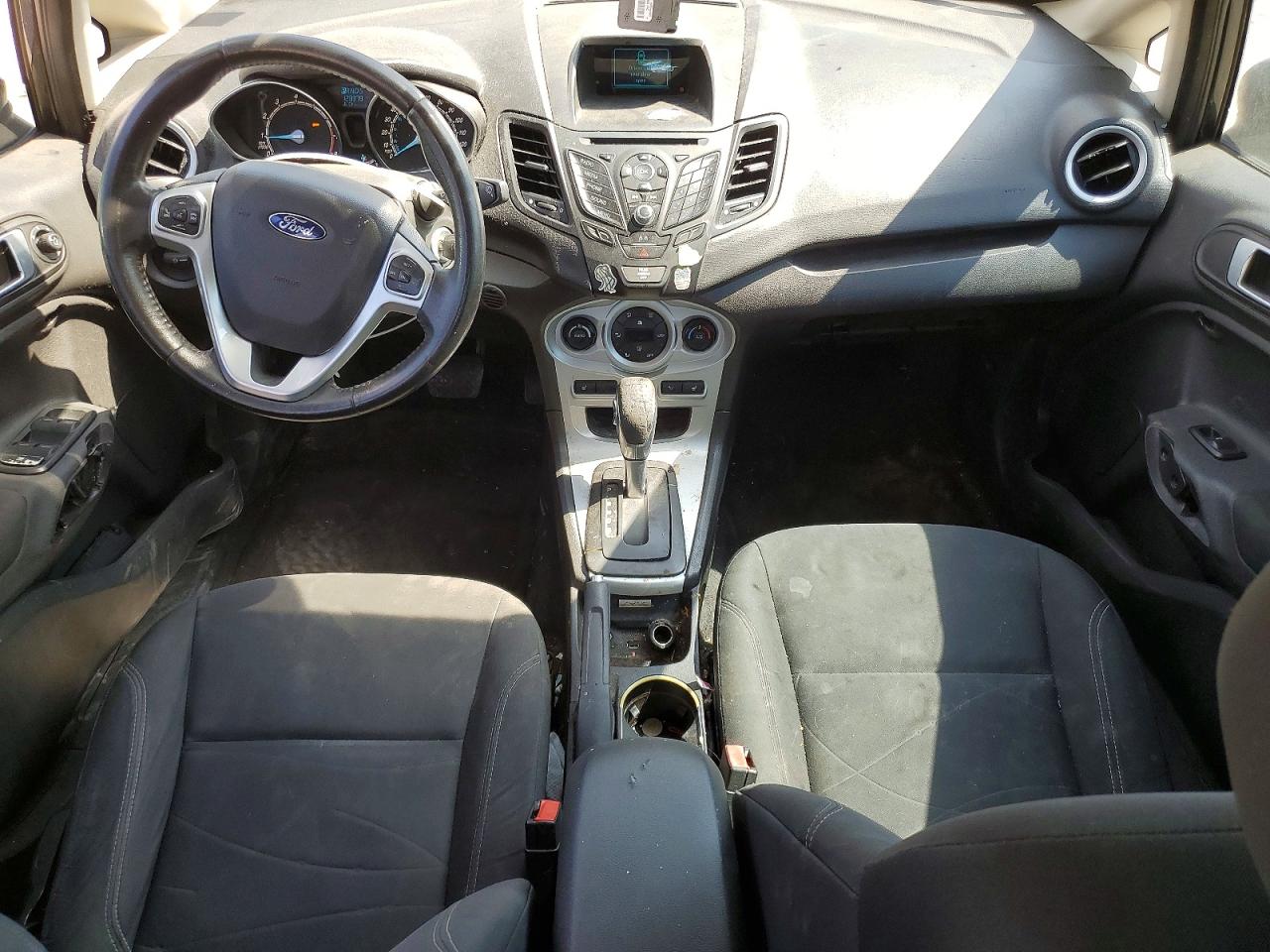 2015 FORD FIESTA SE photo 8