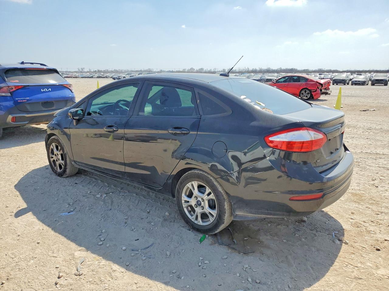 2015 FORD FIESTA SE photo 2