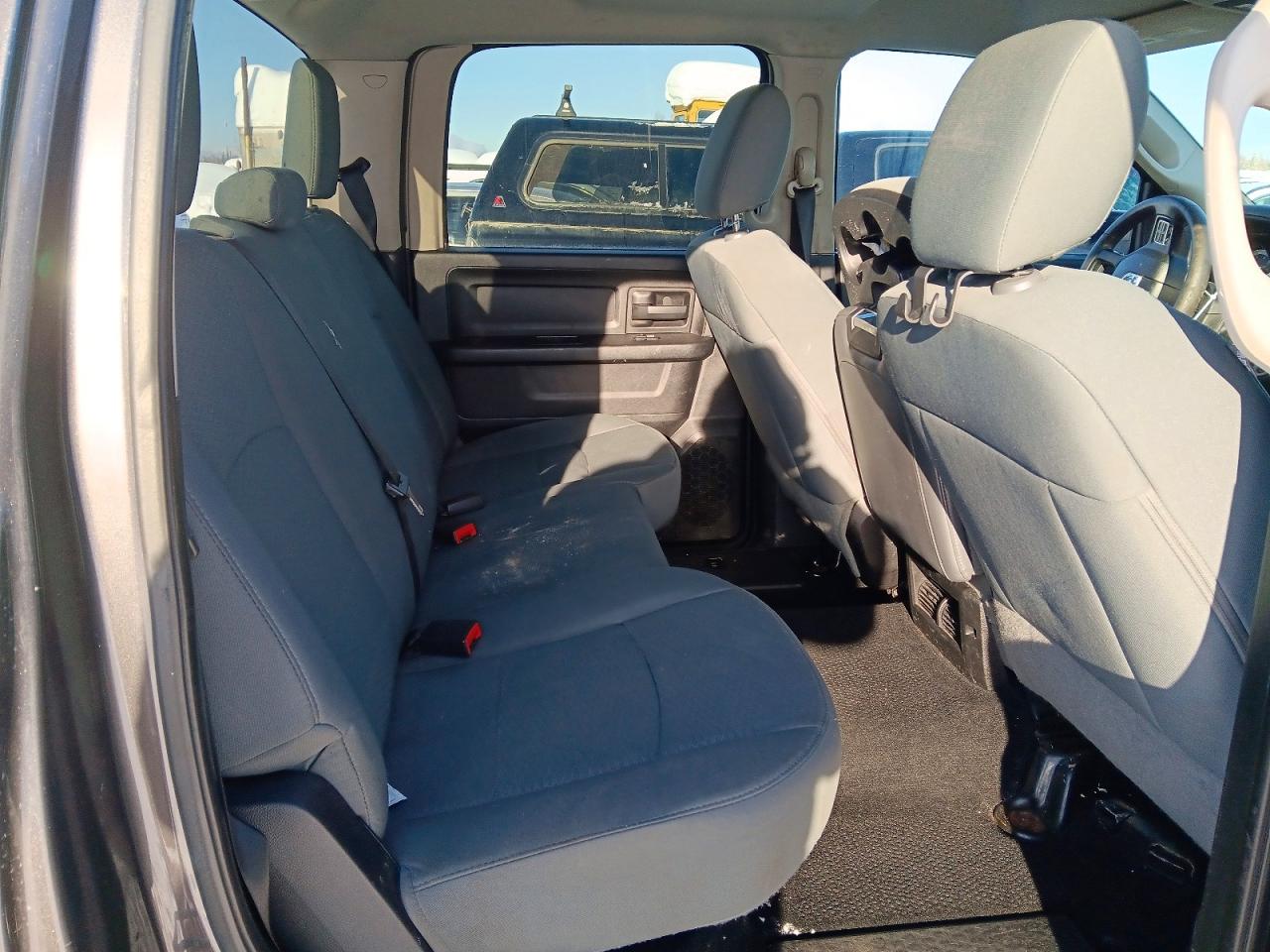 2014 RAM 1500 ST photo 19