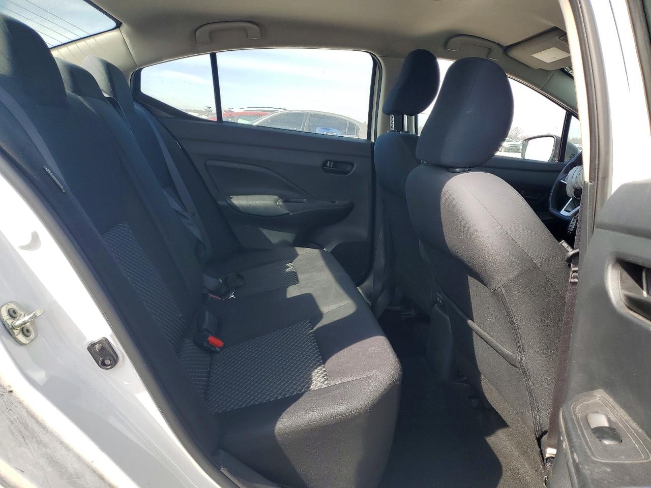 2020 NISSAN VERSA S photo 19