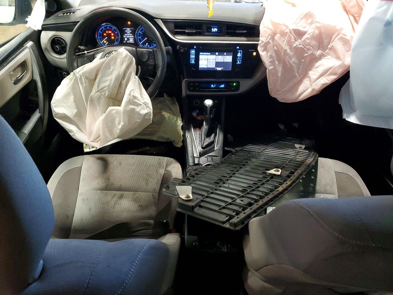 2017 TOYOTA COROLLA LE photo 15