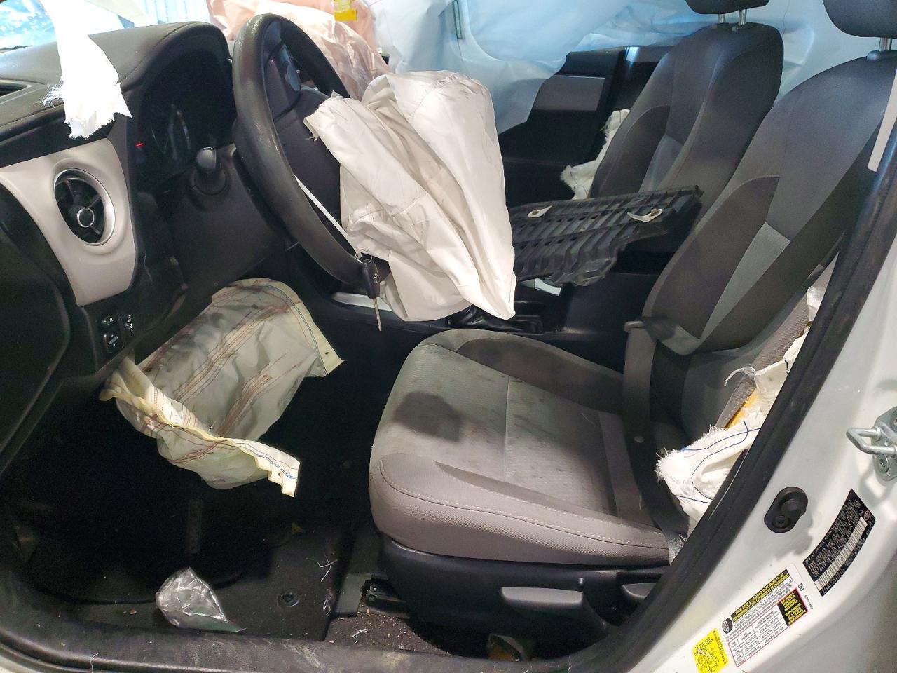 2017 TOYOTA COROLLA LE photo 13