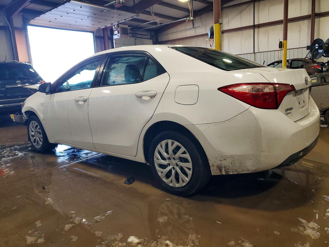 2017 TOYOTA COROLLA LE photo 3