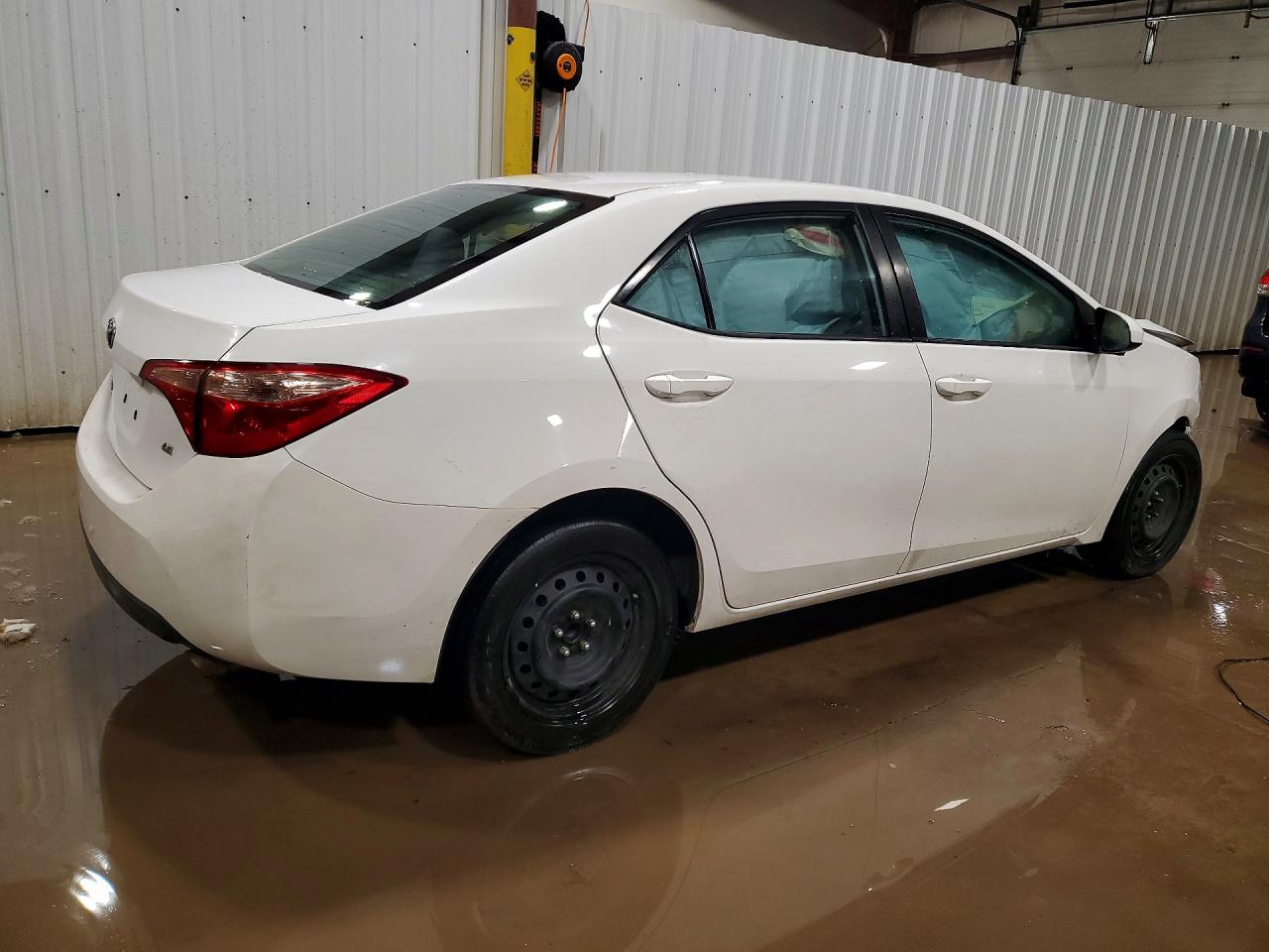 2017 TOYOTA COROLLA LE photo 5