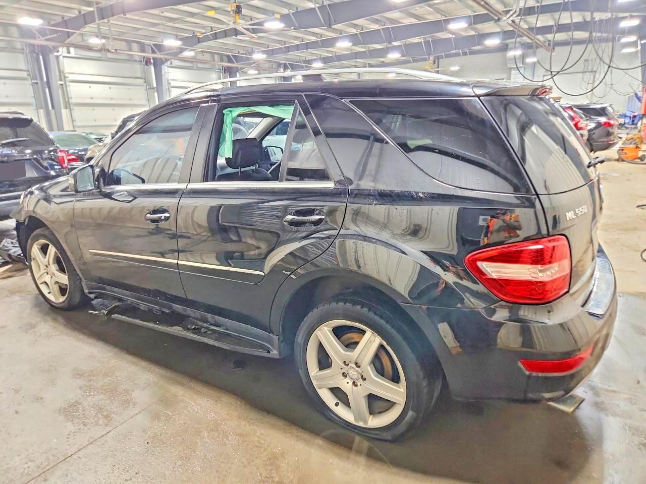 2011 MERCEDES-BENZ ML 550 4MATIC photo 2