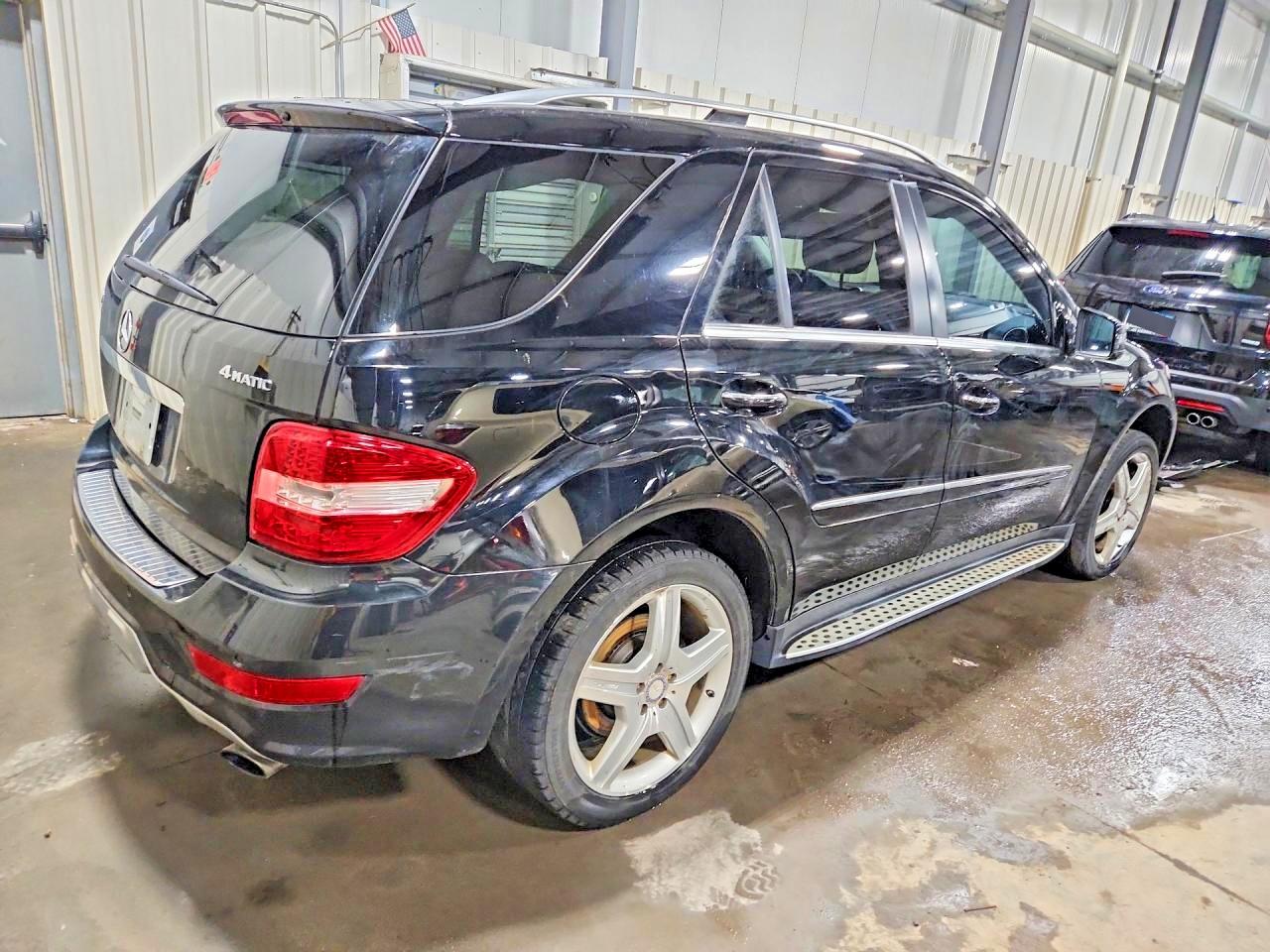 2011 MERCEDES-BENZ ML 550 4MATIC photo 3