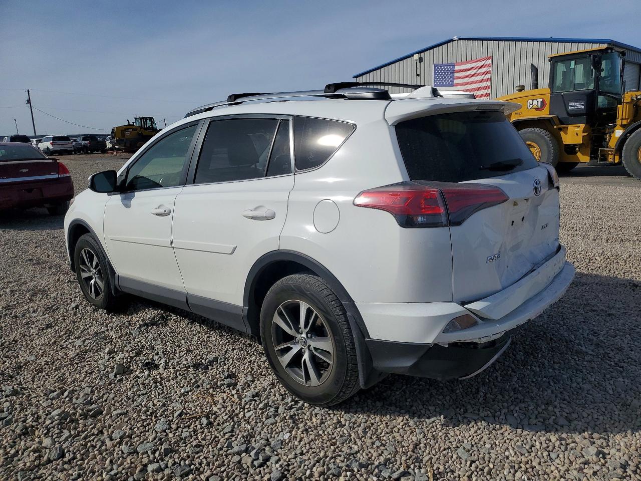 2018 TOYOTA RAV4 XLE photo 3