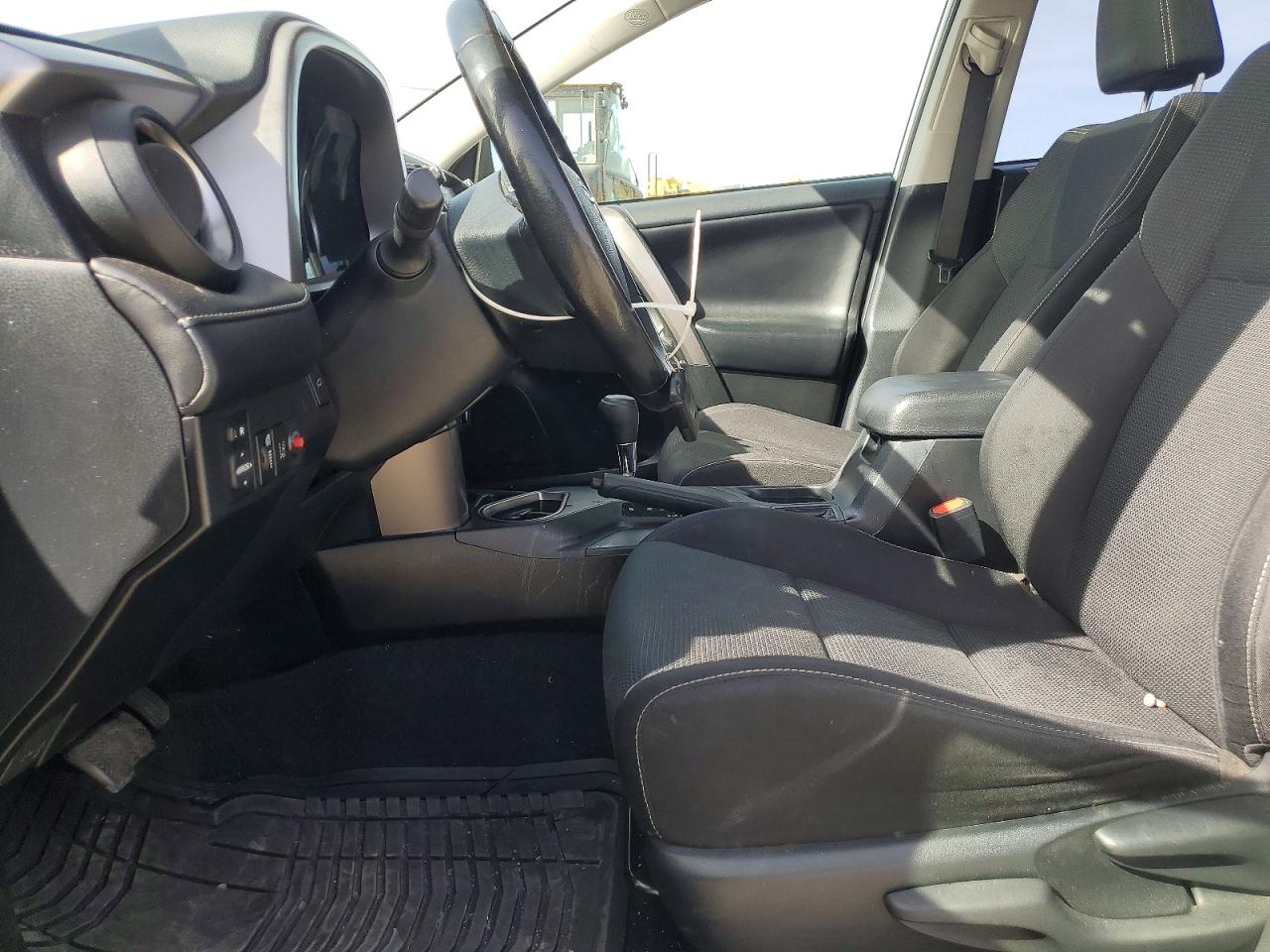 2018 TOYOTA RAV4 XLE photo 13