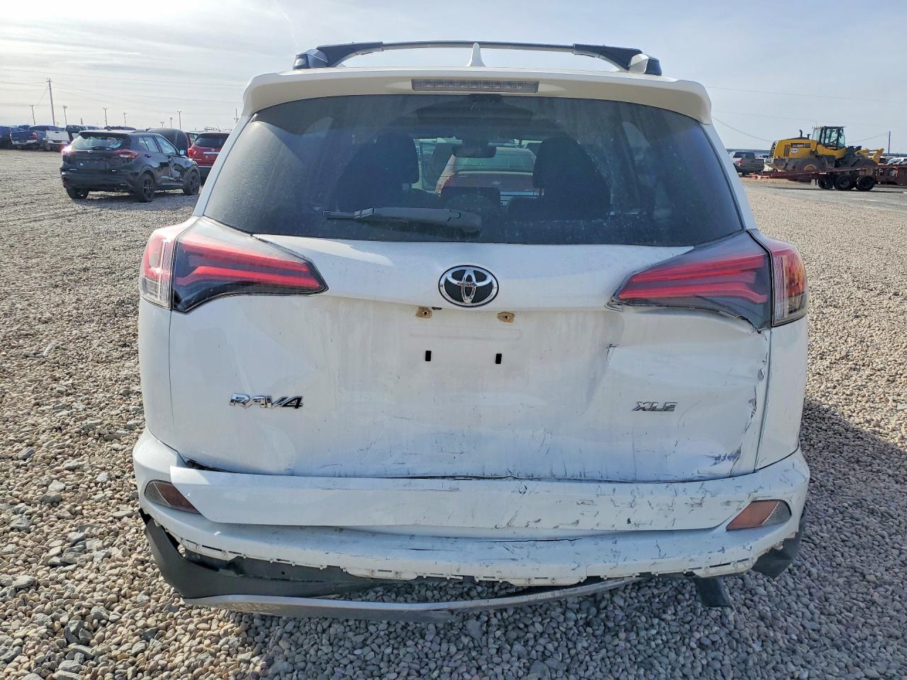 2018 TOYOTA RAV4 XLE photo 11