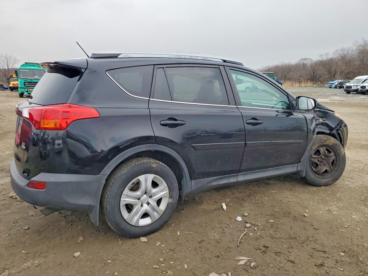 2015 TOYOTA RAV4 LE photo 5