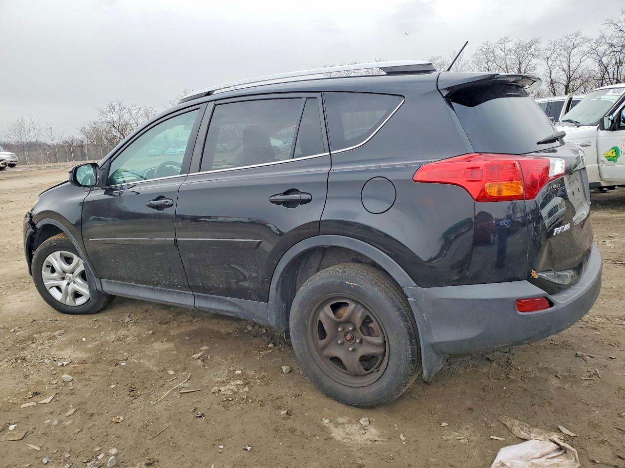 2015 TOYOTA RAV4 LE photo 3