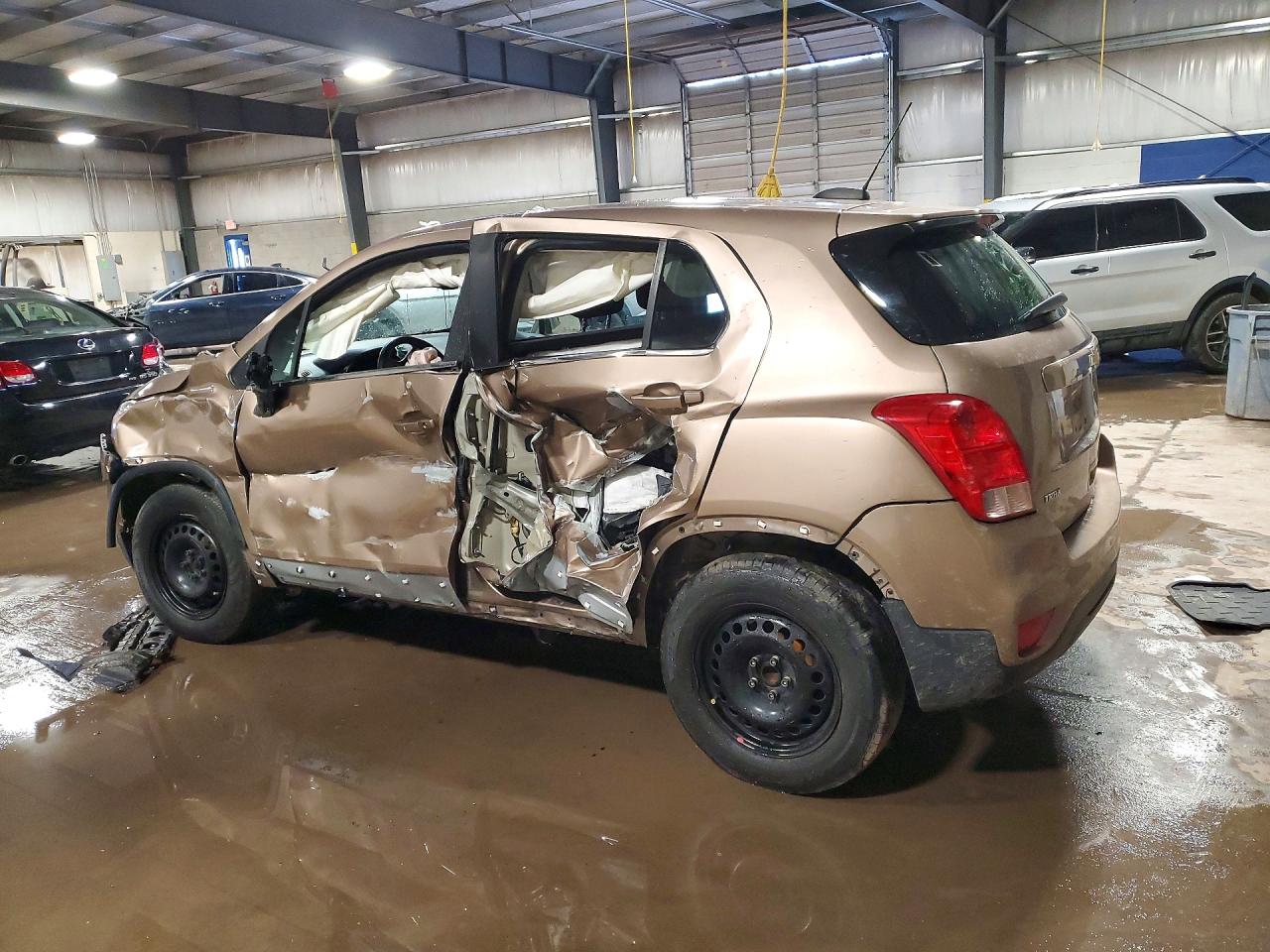 2019 CHEVROLET TRAX LS photo 4