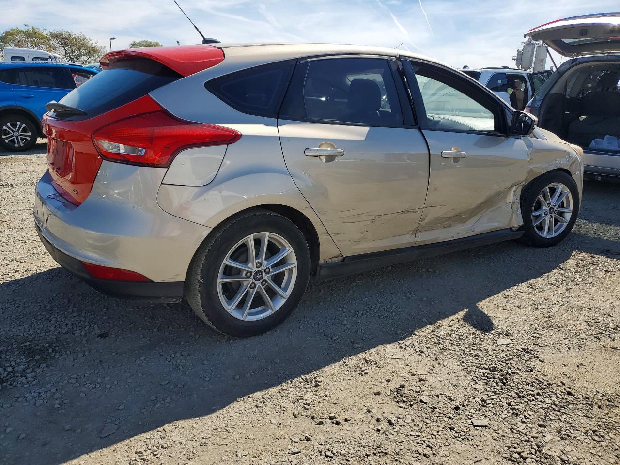 2017 FORD FOCUS SE photo 7