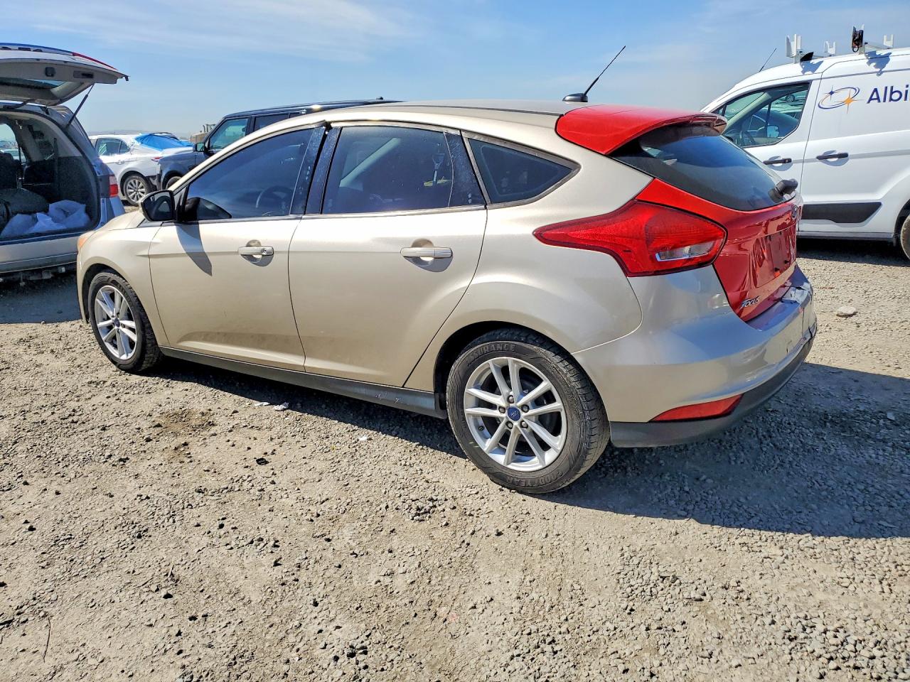2017 FORD FOCUS SE photo 4